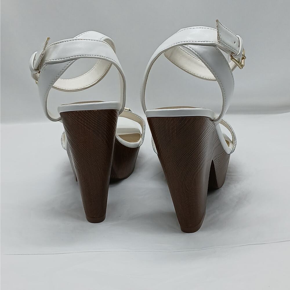 GBG Los Angeles Selah Platform Shoes Womens 8.5M White Faux Leather Sandals - Picture 10 of 14
